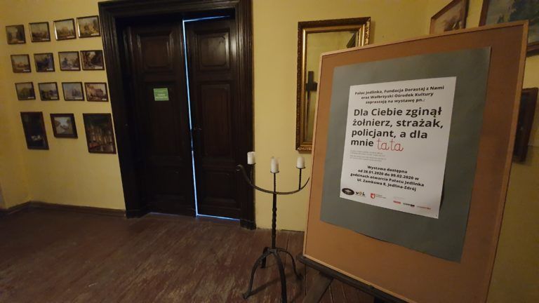 Pałac Jedlinka: „Dla ciebie zginął żołnierz, strażak,policjant, a dla mnie tata”