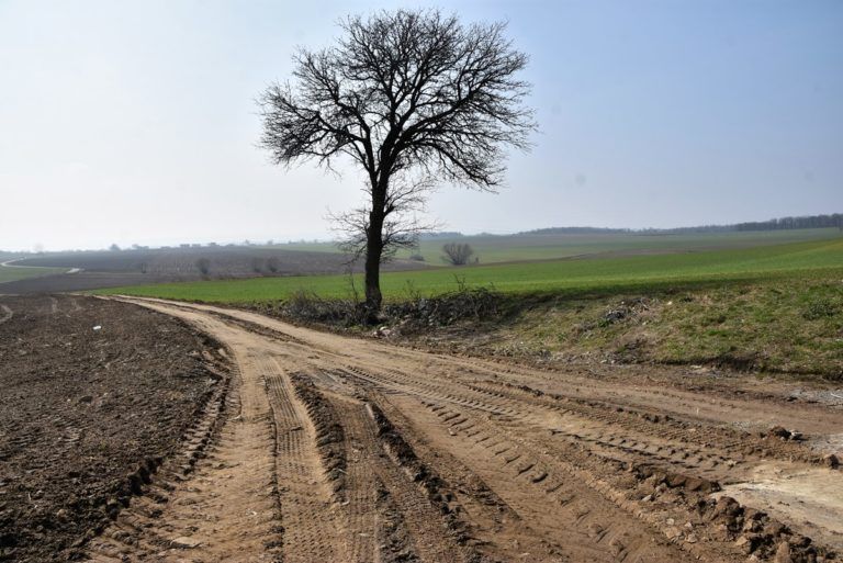 POROZUMIENIE DWÓCH GMIN POPRAWI BEZPIECZEŃSTWO PRZEJAZDU W CIĄGU DROGI TRANSPORTU ROLNEGO