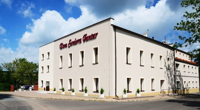 Seniorów powierzmy specjalistom! czyli rozmowa z Teresą Siemińską, Prezes Zarządu Centrum Pielęgnacyjno – Rehabilitacyjnego JANTAR-MED Sp.z o.o.