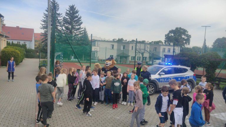 Bezpieczna droga do szkoły z udziałem dzielnicowych Gminy Świdnica
