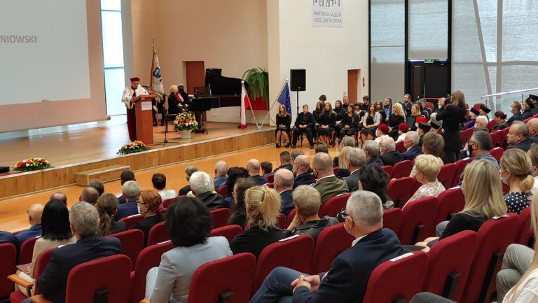 Gaudeamus Igitur w PU AS