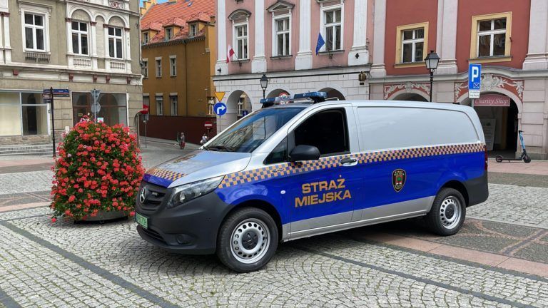 Straż z nowym samochodem