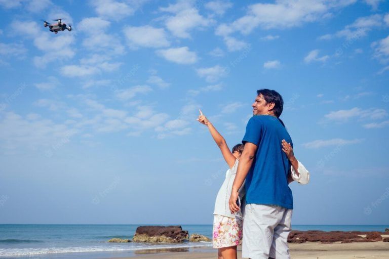 Jak latać dronem? Najważniejsze informacje przed pierwszym lotem