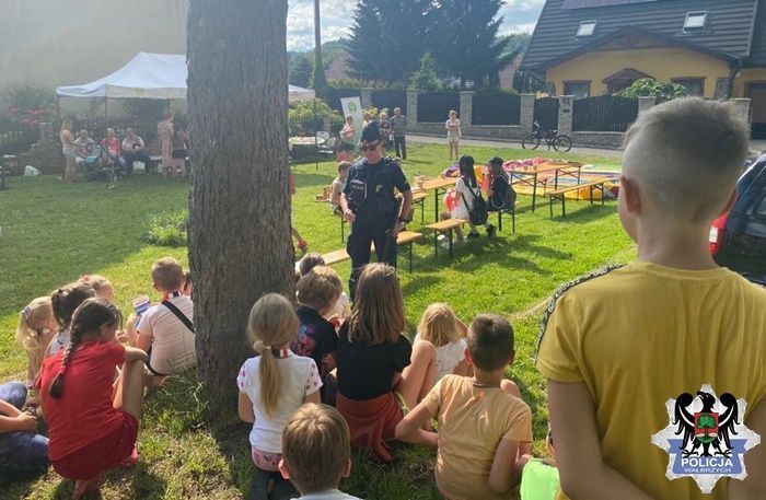 Policjanci spotkali się z dziećmi
