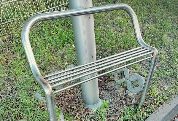 Chciał sprzedać ławkę na złom