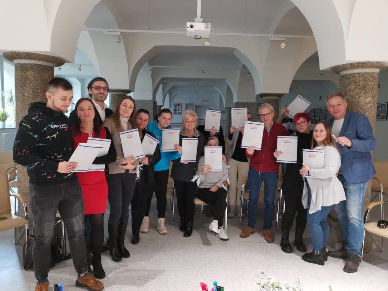 2 trenerów, 14 uczestników, 7 spotkań, 52 godziny dydaktyczne – to początek nowego pięknego życia dla dzieci z wałbrzyskich placówek opiekuńczo-wychowawczych.