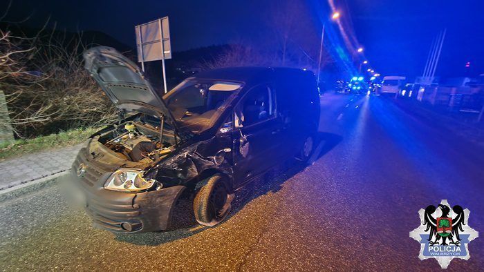 Zasnął i stuknął w inny samochód