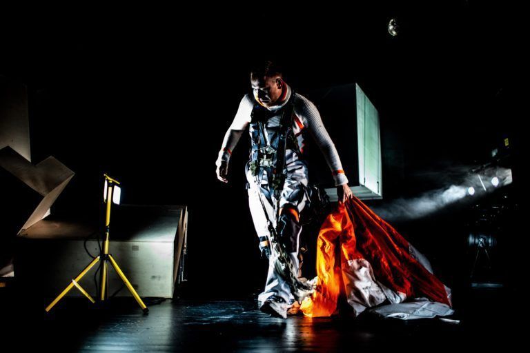 Luty w teatrze