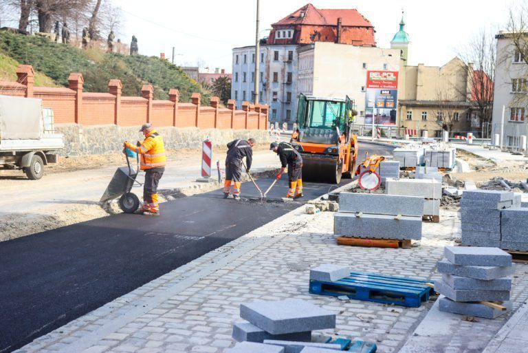 Trwa przebudowa alei Niepodległości 