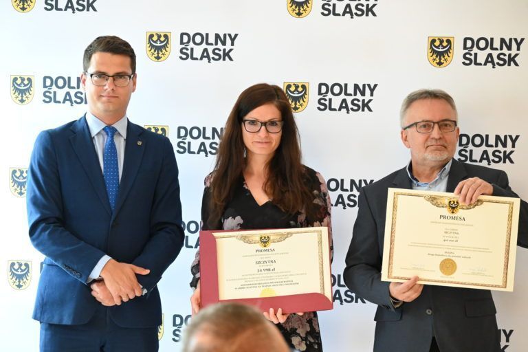 Wicemarszałek Grzegorz Macko wręczył promesy samorządowcom