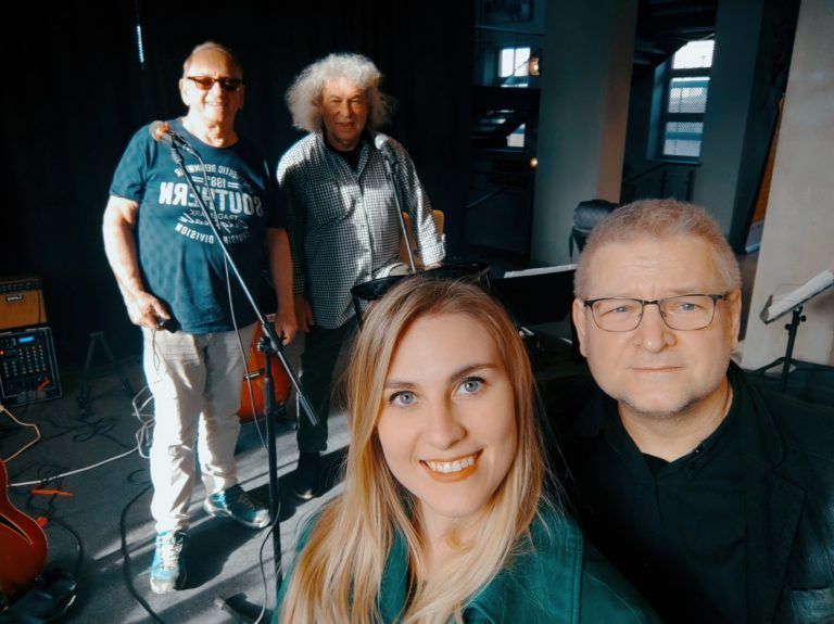 Muzyczny Wieczór Zabarwiony Kolorami Tęczy