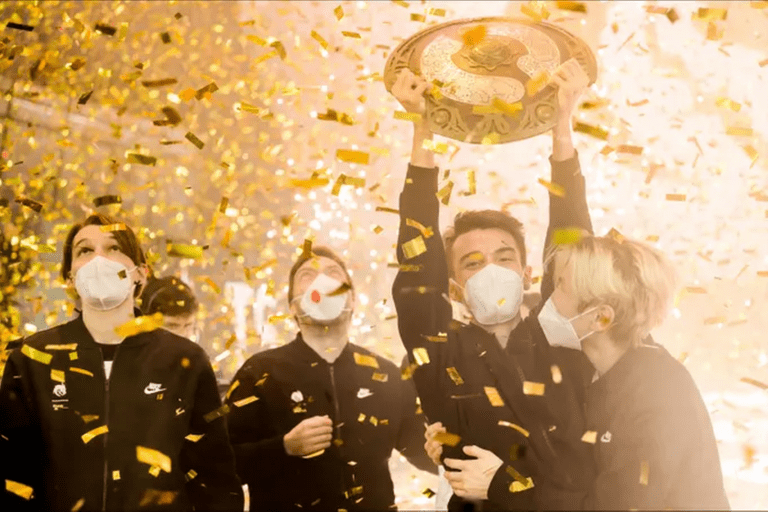 Team Spirit na TI10: Historia Sensacyjnego Zwycięstwa i Bogatych Nagród