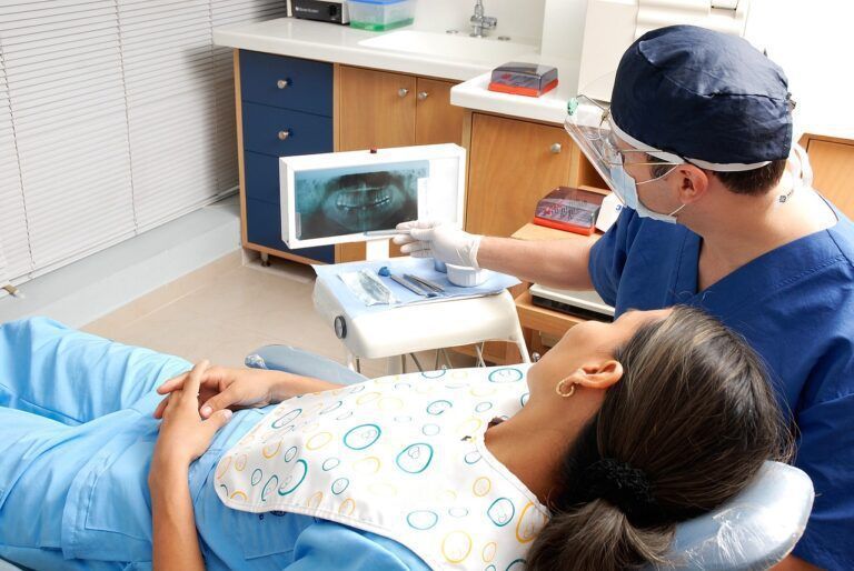Implantologia i periodentologia – co oferują te dziedziny stomatologiczne?