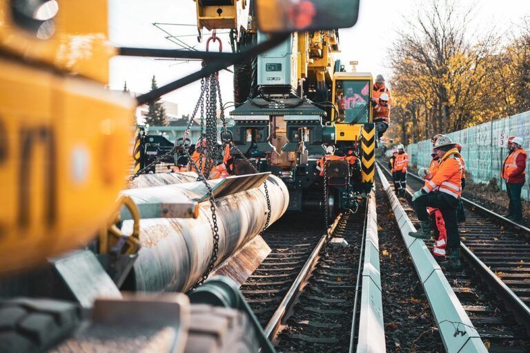 Sprawdzone usługi transportowe i wysokiej jakości sprzęt budowlany